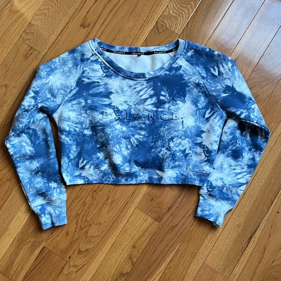 Balance Athletica (now VITALITY) Cropped Blue/White Tie Dye Sweatshirt Medium - Picture 3 of 7